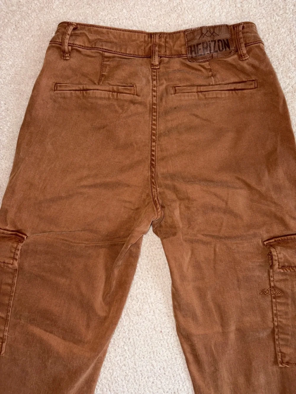 Women's Herizon Niki Cargo Jogger Pants - Picture 8 of 8